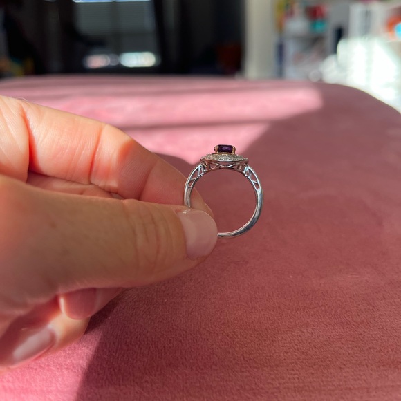 Amethyst and White Sapphire Gold Ring - Picture 3 of 5